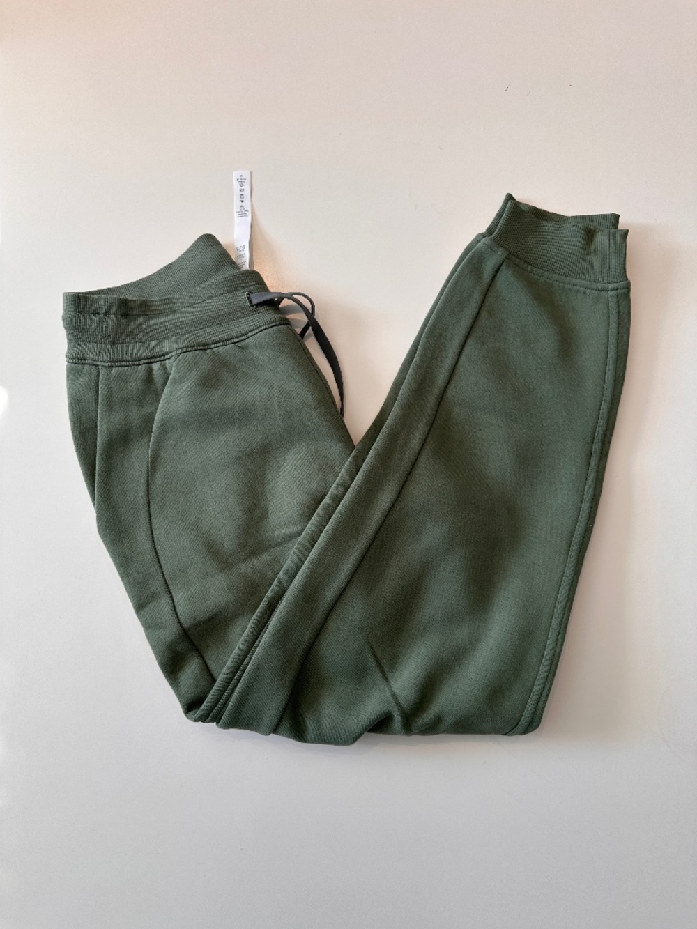 Lululemon Scuba High Rise HR Joggers Bronze Green Size 6 NWOT Fleece Sweatpants
